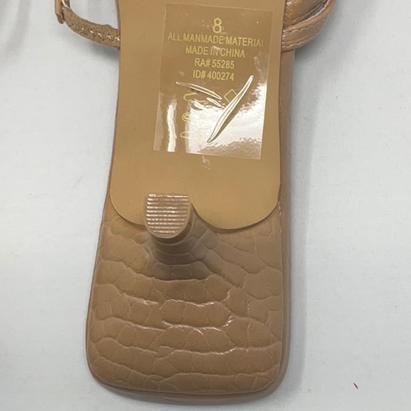 Express closed toe heeled sandals, size 8 - Picture 9 of 10